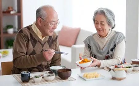 老人最该吃的肉不是猪肉和牛肉而是这三种营养好吃又补钙！(图1)